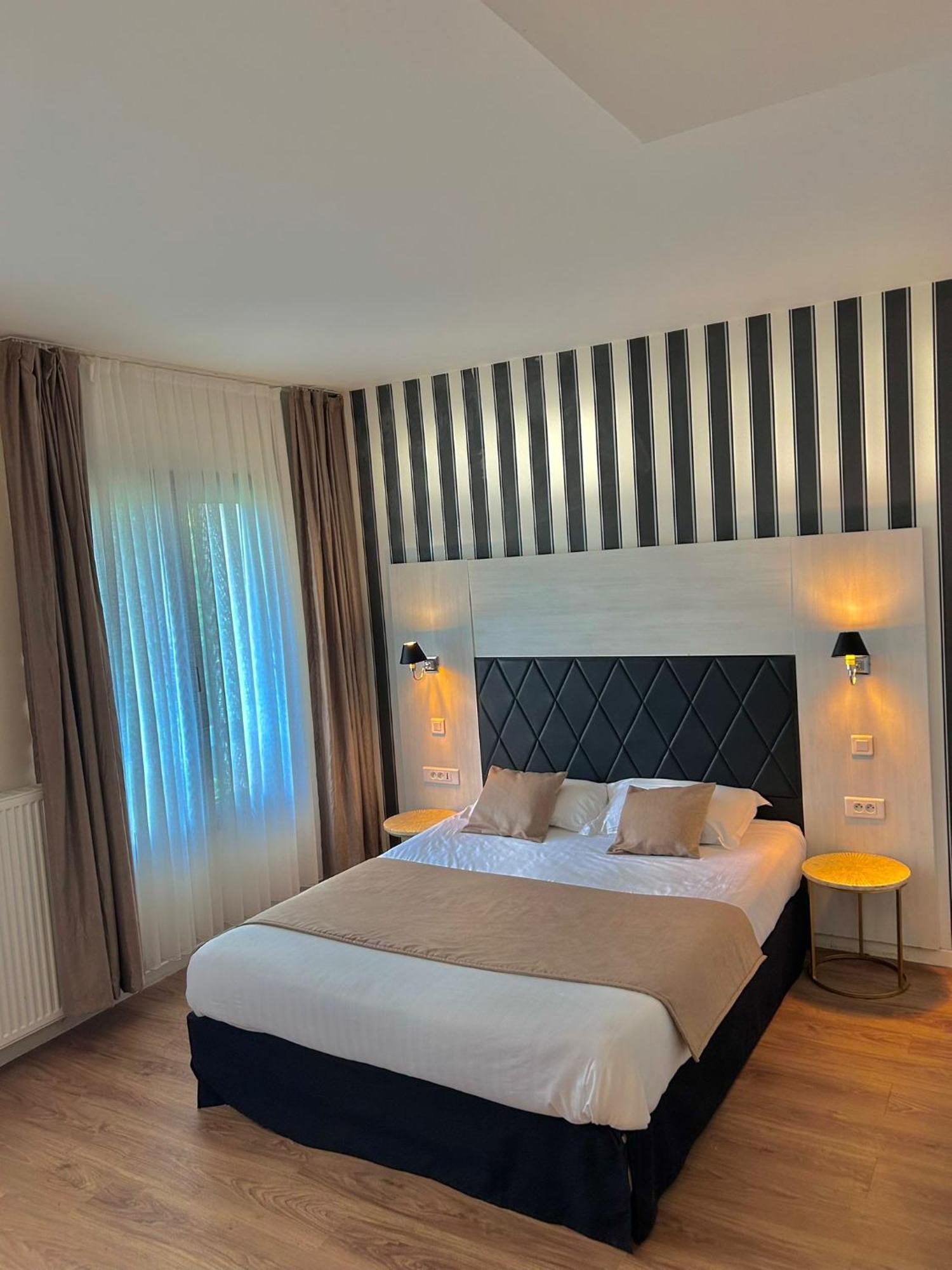 Thoiry Etoile Lodge Ngoại thất bức ảnh