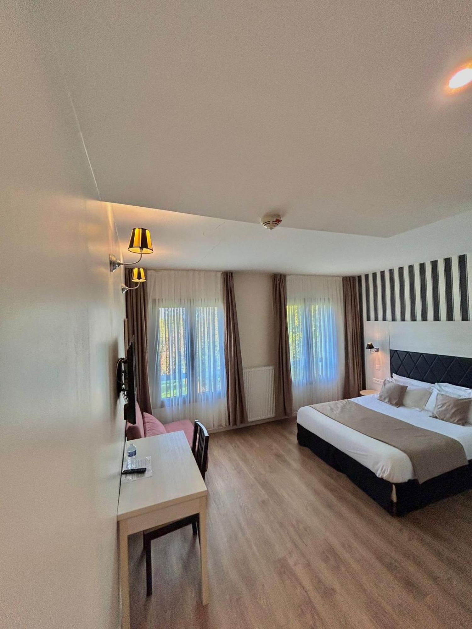 Thoiry Etoile Lodge Ngoại thất bức ảnh
